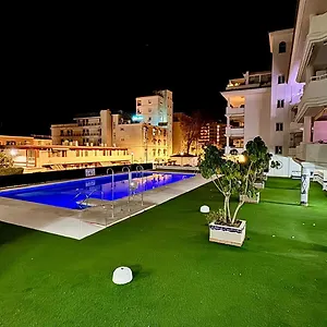 https://carihuela-playa-los-nidos-1.hotelsinnerja.org