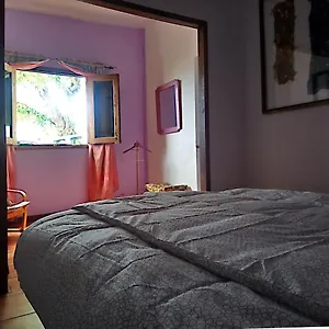 https://la-casa-violeta-muy-cerca-del-aeropuerto-tenerife-norte.in-canary-islands.com